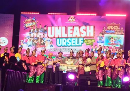 Gambalan Jentayu Rangkul Naib Johan Pertandingan Dikir Barat